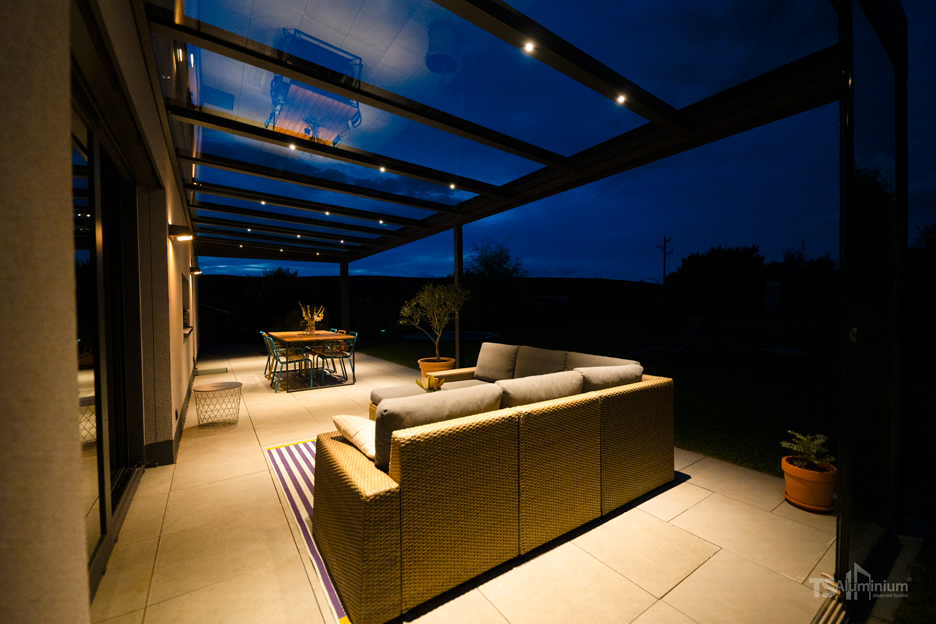 Strausberg Gartenterrasse und Wintergärten bei Dämmerung